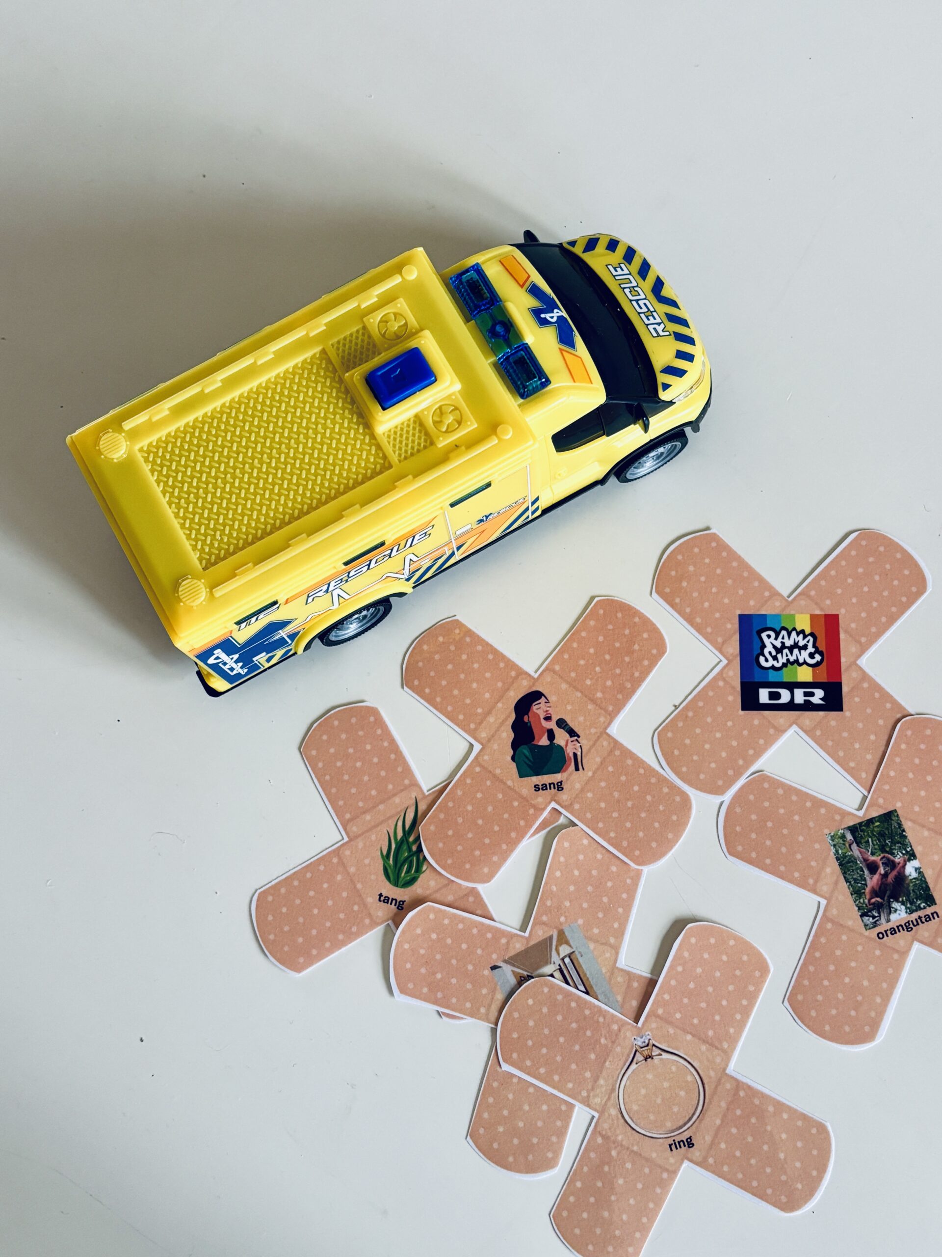 Ambulancespil: Til træning af ng-lyd